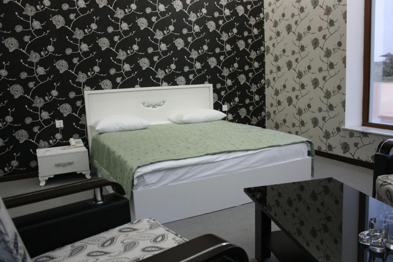 Titanik Hotel Baku Bagian luar foto