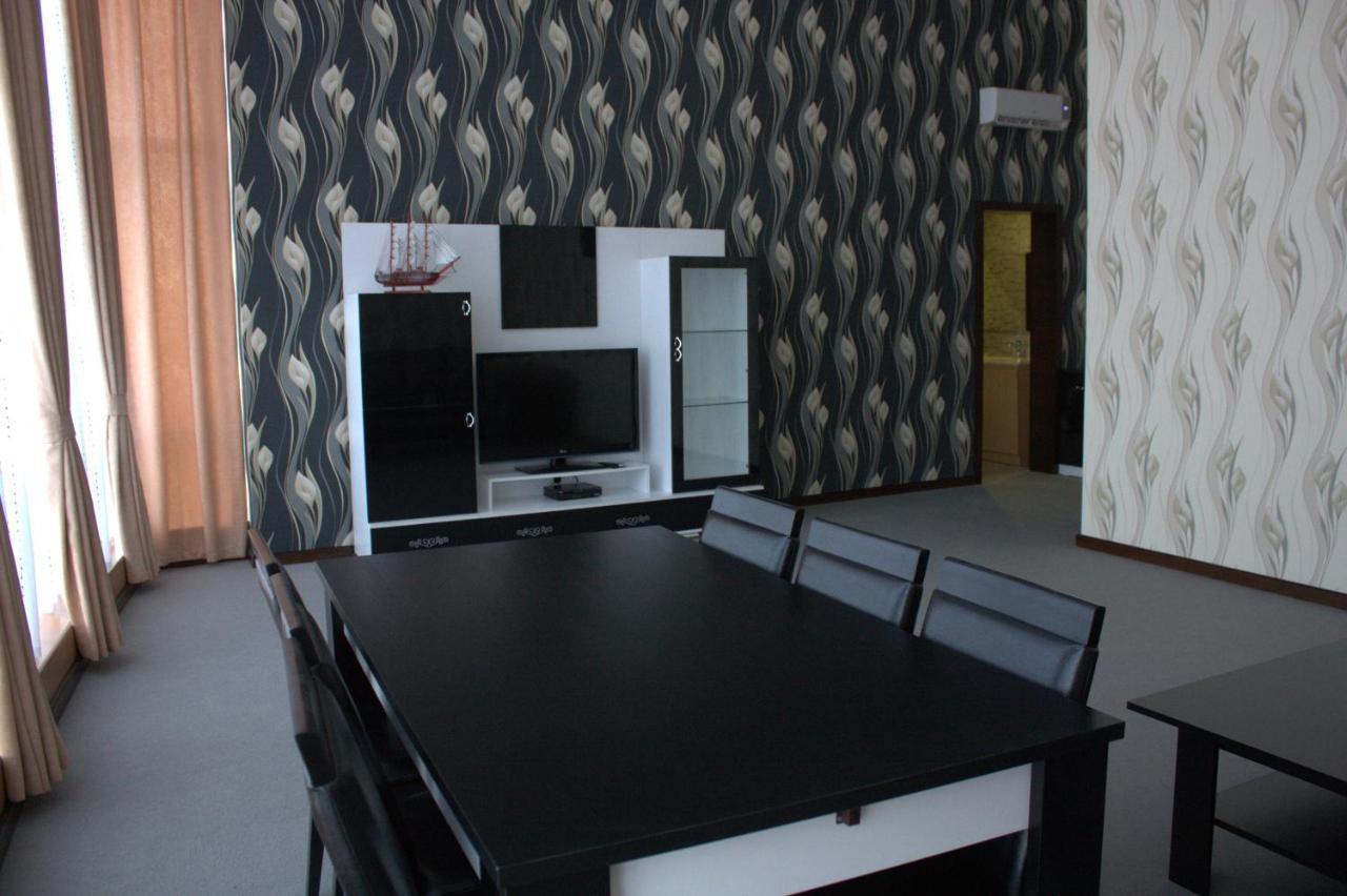 Titanik Hotel Baku Bagian luar foto