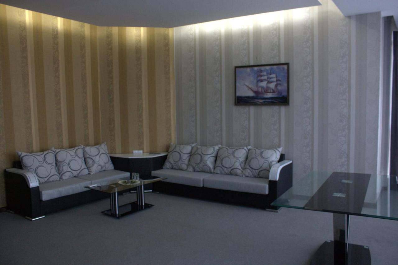 Titanik Hotel Baku Bagian luar foto