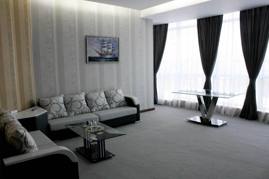 Titanik Hotel Baku Bagian luar foto
